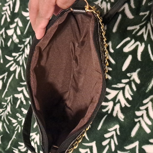 Black quilted design shoulder bag - Picture 3 of 3